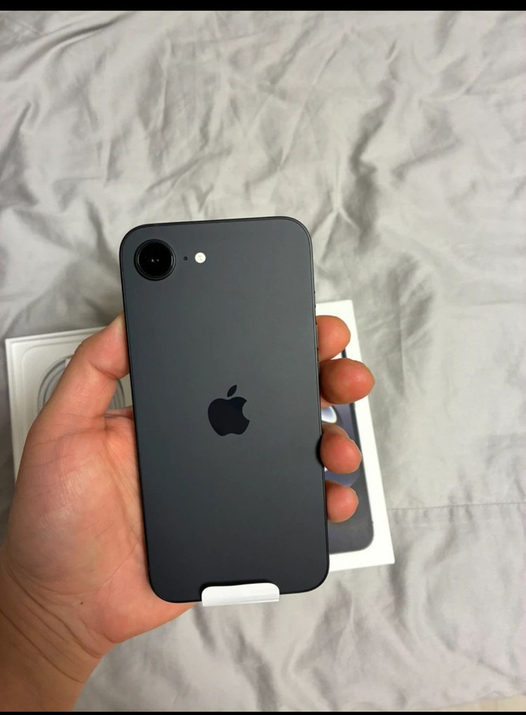 아이폰 16e 128GB 블랙 이미지