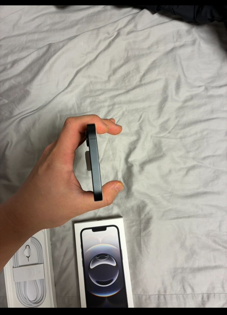 아이폰 16e 128GB 블랙 이미지