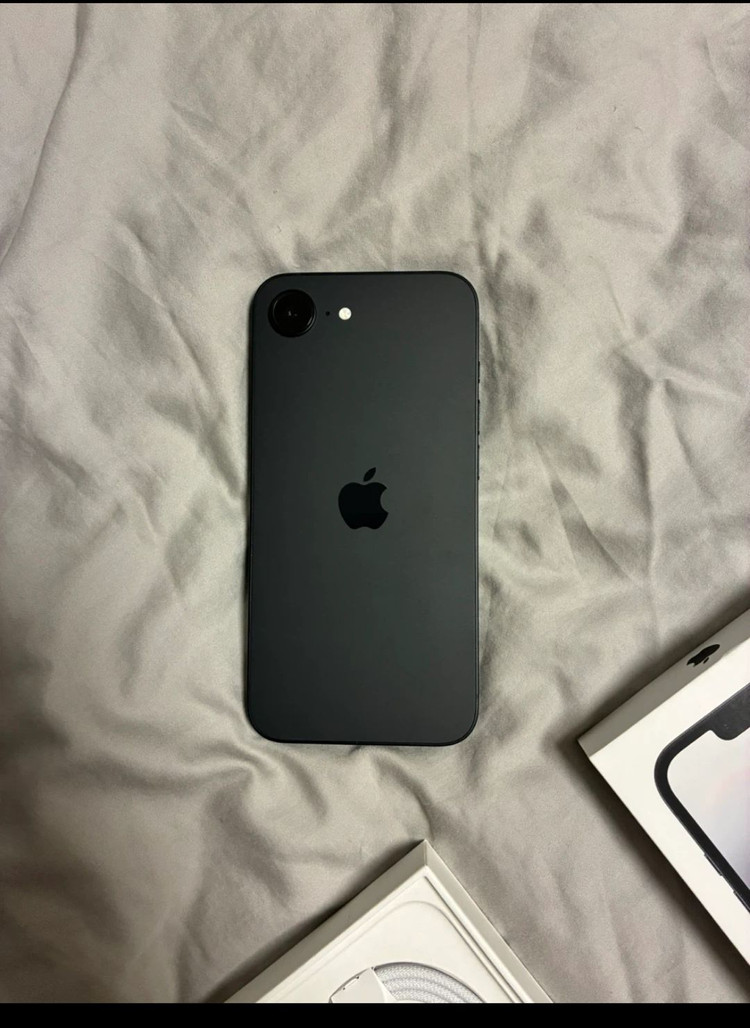 아이폰 16e 128GB 블랙 이미지