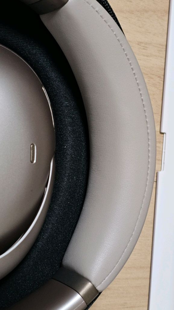 S급 JBL TOUR ONE M3 라떼 싸게팝니다.--3