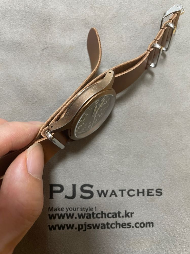 밀리타도 브론즈 카키필드 오마주 Militado ML05 메카 쿼츠 녹판 모델 판매합니다 이미지