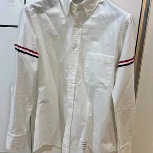 톰브라운 암밴드셔츠 2사이즈