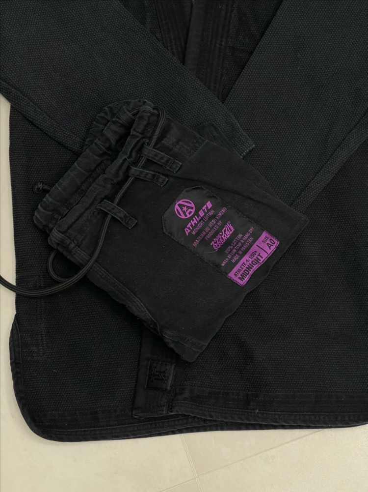 스크램블 애슬릿4 550 미드나잇 올블랙 주짓수 도복 이미지