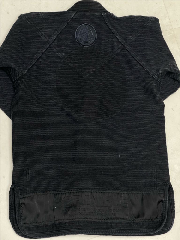 스크램블 애슬릿4 550 미드나잇 올블랙 주짓수 도복 이미지