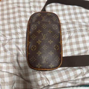 루이비통 겐지 모노그램 슬링백