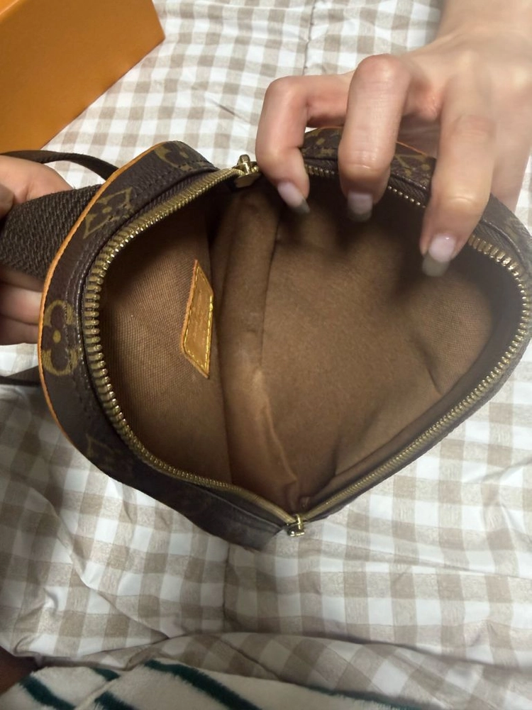 루이비통 겐지 모노그램 슬링백 이미지