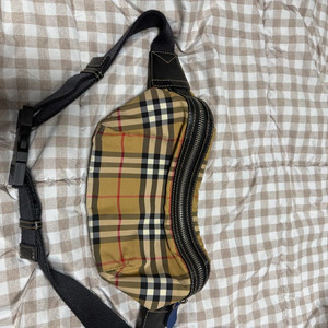 버버리 체크 벨트백 힙색