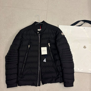 23fw 몽클레어 아미오 3사이즈 판매