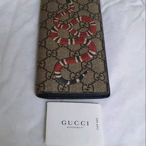 구찌 스네이크 장지갑 반지갑 정품S급(감정O)프라다루이비통디올고야드샤넬셀린느보테가생로랑버버리발렌시아가