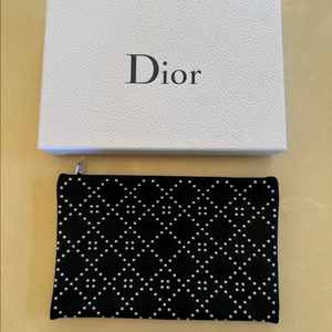 디올 뷰티 까나쥬 패턴 스터드 파우치 새제품