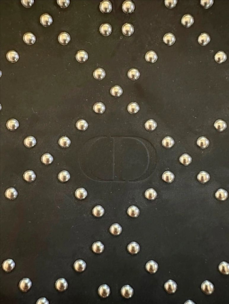 디올 뷰티 까나쥬 패턴 스터드 파우치 새제품--1