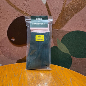 스타벅스와 MSGM 콜라보 양말 그린 색상입니다 미개봉 새상품