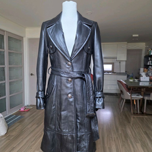 모조에스핀 양가죽 롱 코트