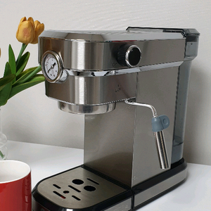 맥널티 반자동 에스프레소 커피머신 메탈실버