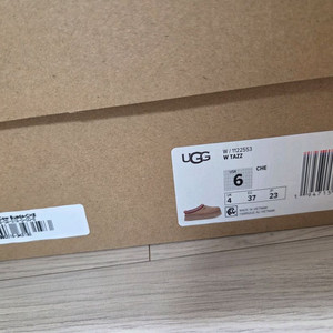 UGG 어그 타즈 230