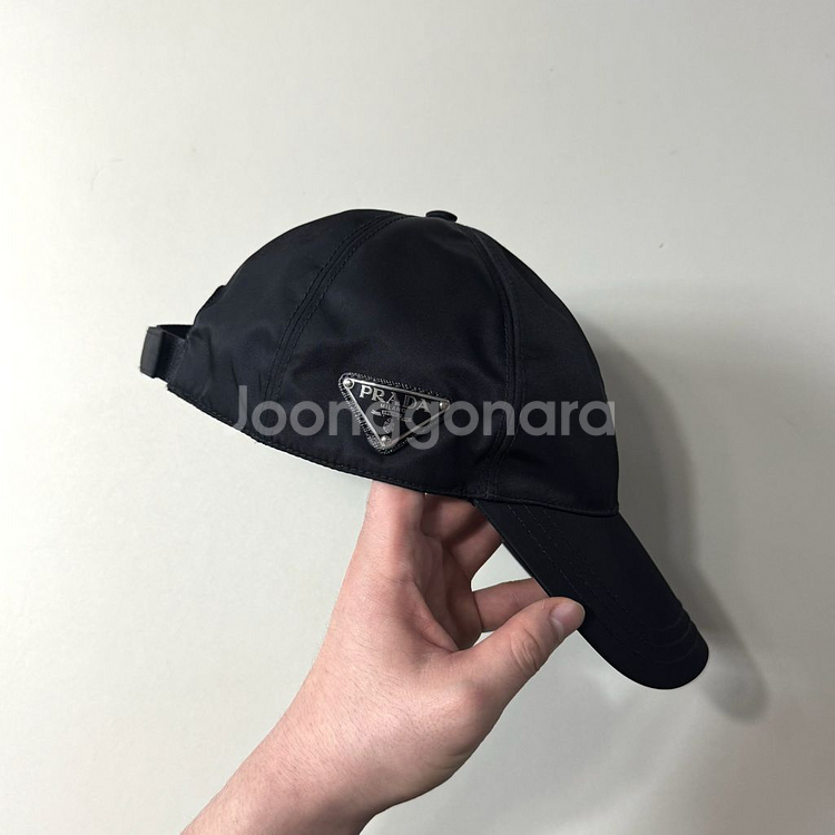 [정품/당일출고]프라다 삼각로고 리나일론 볼캡--1
