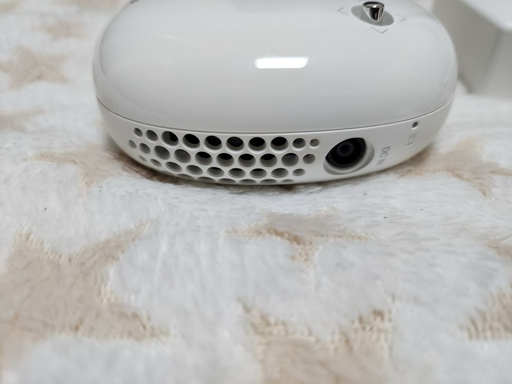 LG.엘지 미니빔 팝니다 PV150G. 파손없음.삼각대.충전선포함.리모콘없음.작동이상없음--4