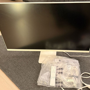 LG 마이뷰 스마트모니터 32SR76U 32인치 4K 팝니다.