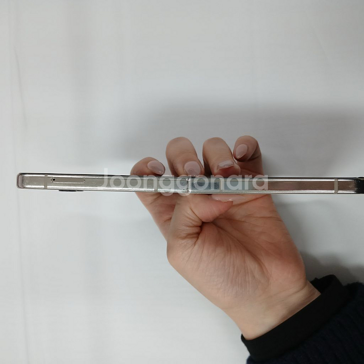 상태최상급 갤럭시Z플립5 256기가 크림 공기계 학생폰 서울중고폰 저가폰 최저가 알뜰폰 기기변경--2