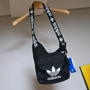 아디다스 슬링백/새상품