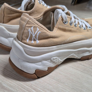 MLB 청키 로우 NY 샌드 키높이 운동화 240