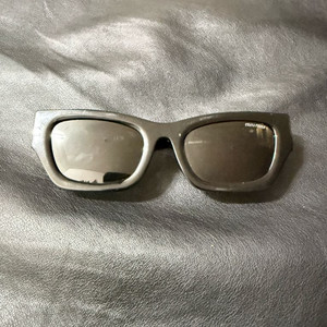 미우미우 글림스 선글라스