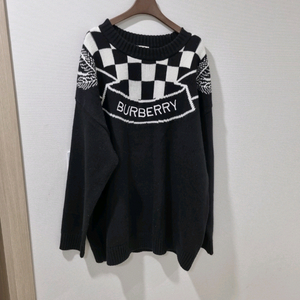 버버리 블랙 로고 패턴 니트