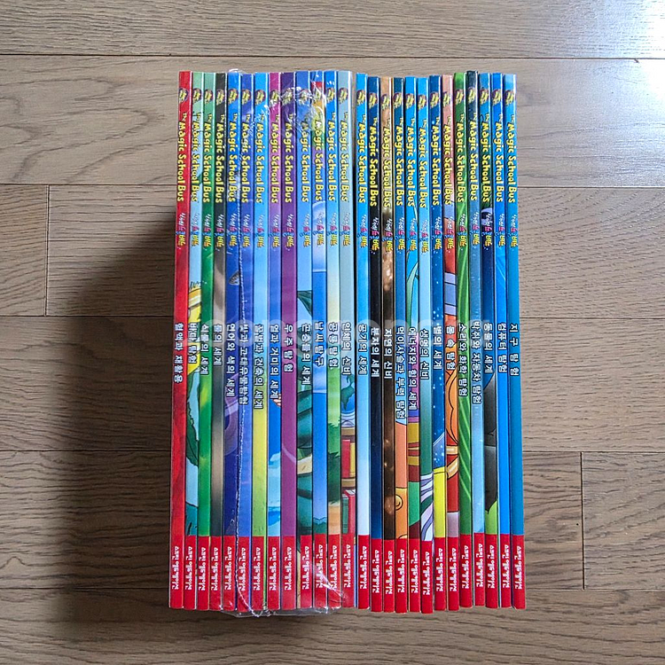 신기한스쿨버스 영어 DVD세트 + 영한번역책 + 한글도서10권 일괄 판매합니다.--3