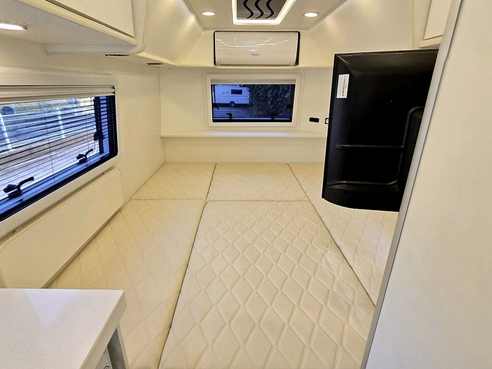 18년 레스타5인승캠핑카(신규제작,인산철1200A,6만km) 이미지