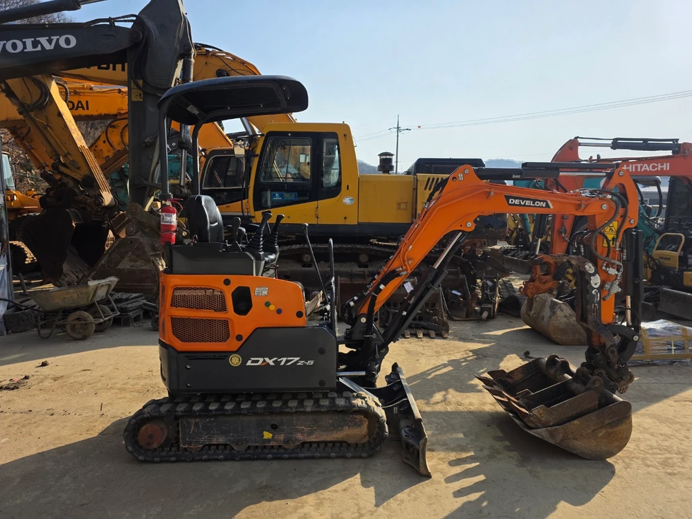 중고미니굴삭기 두산 DX17코끼리집게 2023년식 310시간가동 이미지