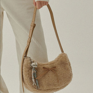 커버낫 클로버하트 플러피 숄더백 베이지 팔아요