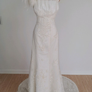 본식 화이트 튜브탑 웨딩드레스+깃털숄(웨딩촬영대여용,대여비로 구입하세요)