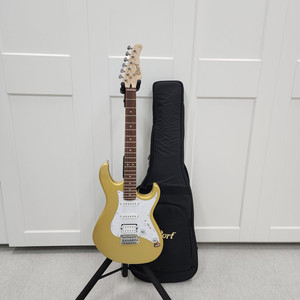 콜트 스트랫 일렉기타 G250 골드