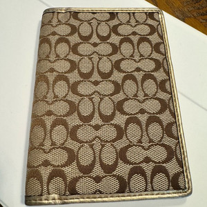 정품 코치 여권 지갑(+카드슬롯)