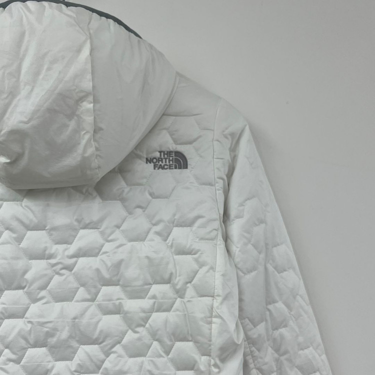 노스페이스 실버 자수로고 화이트 경량 패딩 자켓--4