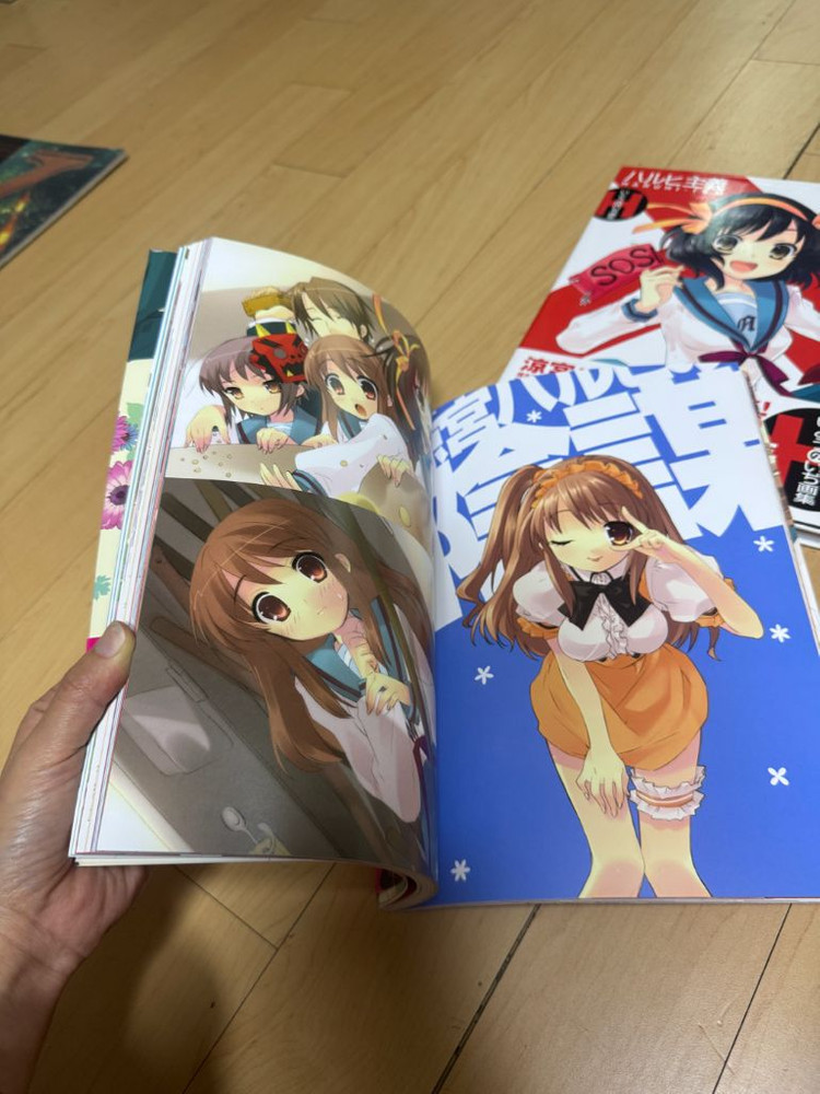 스즈미야 하루히 일러스트 화집--1