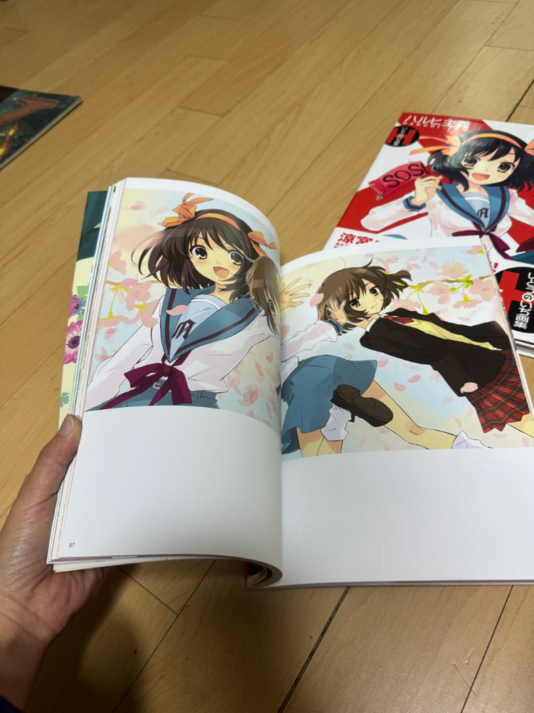 스즈미야 하루히 일러스트 화집--2