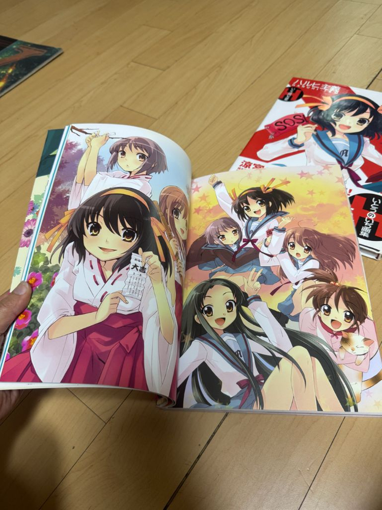 스즈미야 하루히 일러스트 화집--4