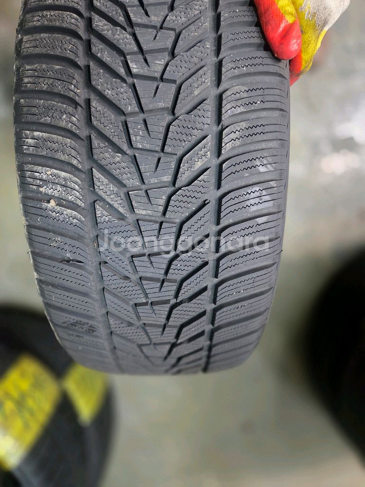 245/45/19 275/40R20 겨울타이어 한국 W330--0