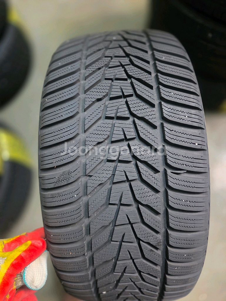 245/45/19 275/40R20 겨울타이어 한국 W330--3