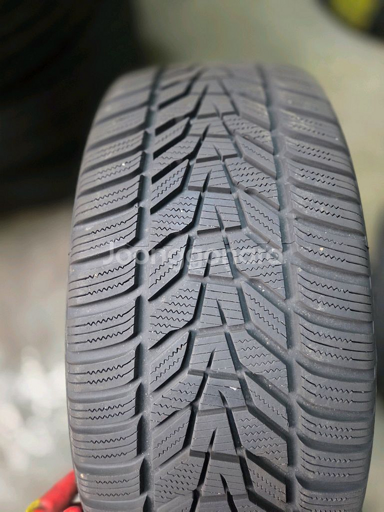 245/45/19 275/40R20 겨울타이어 한국 W330--6