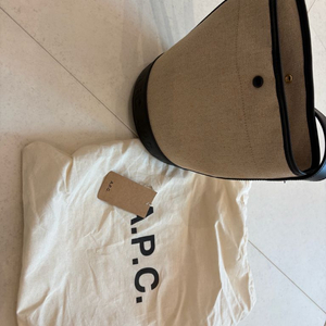 아페쎄 헬렌 버킷백