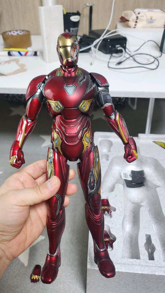 핫토이 마크50 데미지 커스텀 풀세트 팝니다 이미지