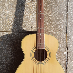 오봉 OF-520 수제품 기타 저렴히 팝니다