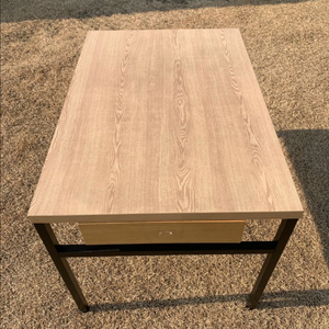 식당 테이블 7개