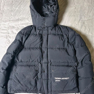 오프화이트 후드 다운패딩 M사이즈 100ㅛㅏ이즈 팝니다