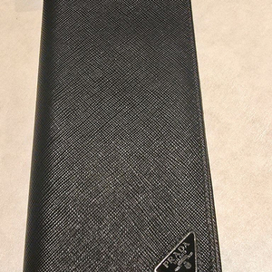 프라다 사피아노 장지갑 상태 최상 반값 이하(보증서, 영수증O)