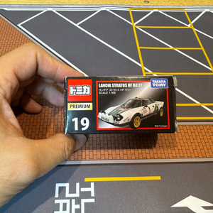 토미카프리미엄 19번 란치아 스트라토스 HF 랠리
