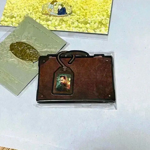 신비한동물들과덤블도어 뱃지 패키지 영화 동물사전 아이맥스포스터 필름마크아트카드 이미지