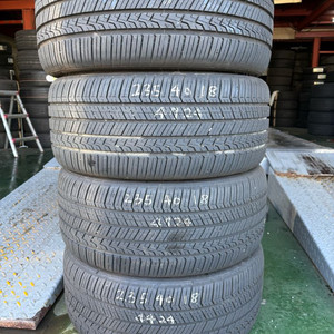 타이어 245/40R18